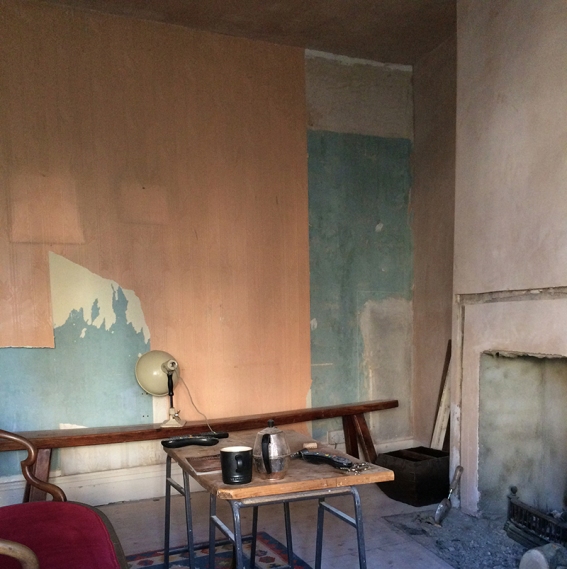 livingroom_with_wall